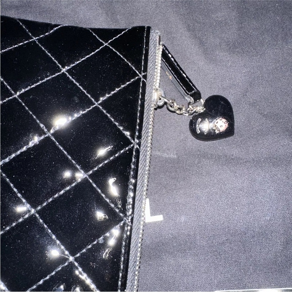 CHANEL Glossy Black Quilted Clutch - Picture 3 of 10
